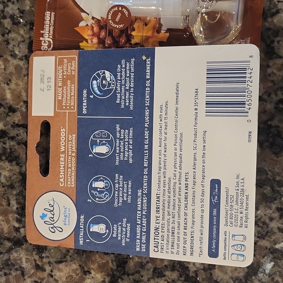 Glade Plug ins refill scented oil lot of 2 Cashmere Woods each 2 pack new sealed - Picture 3 of 4